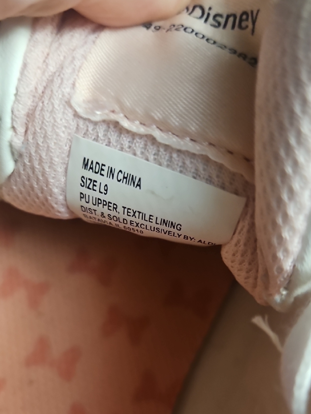 GUC Disney Minnie Sneakers - Picture 2 of 3